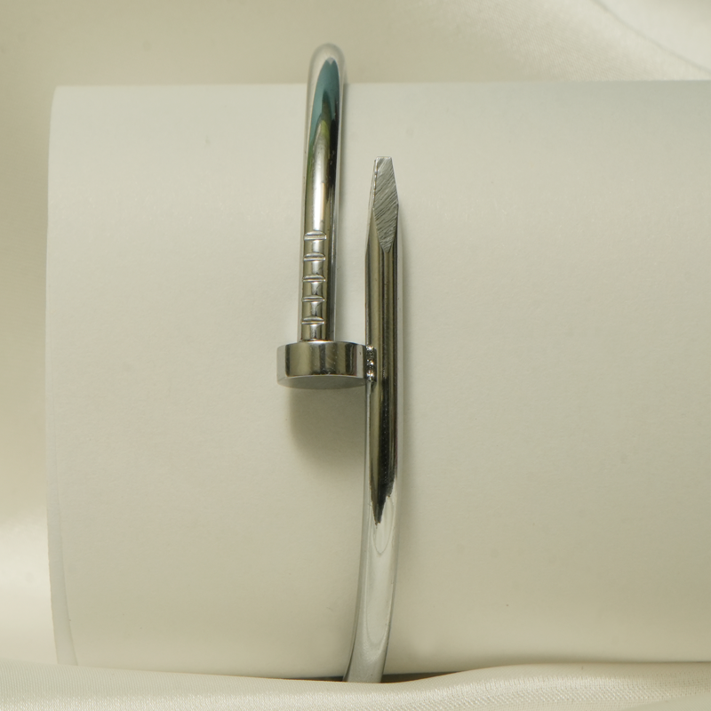 SILVER LUXE NAIL HAND CUFF