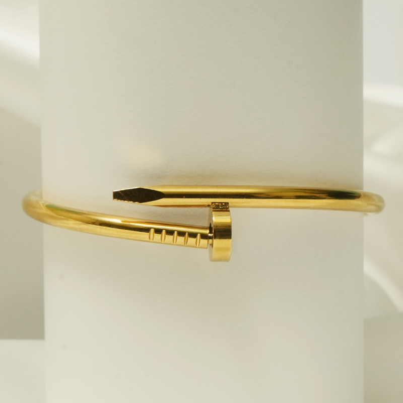 GOLD LUXE NAIL HAND CUFF