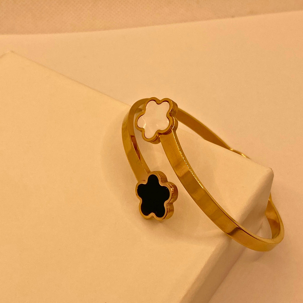 Unique Gold stainless steel Flora Design Hand Cuff For Women/Girls