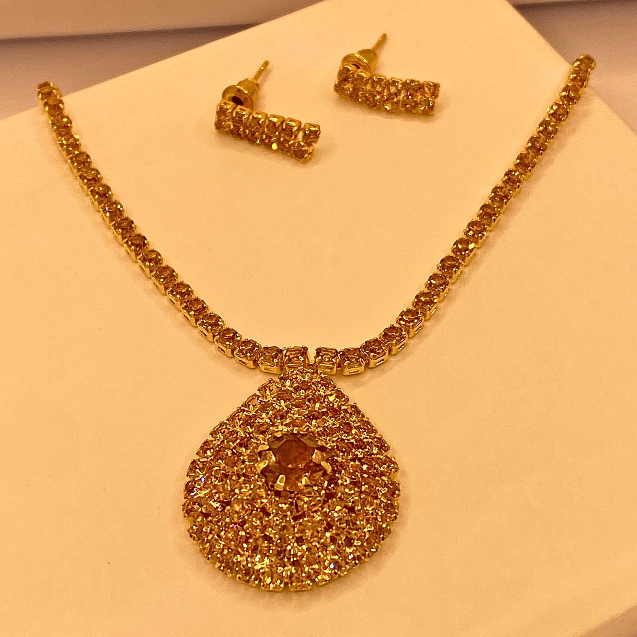 Luxury Elegant Champion Diamond Style Necklace Set For Women/Girls