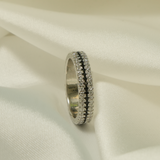 LUXURY SILVER BAND RING.