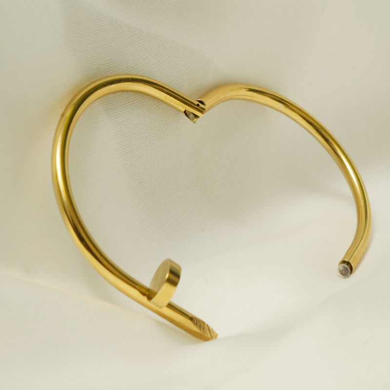 GOLD LUXE NAIL HAND CUFF