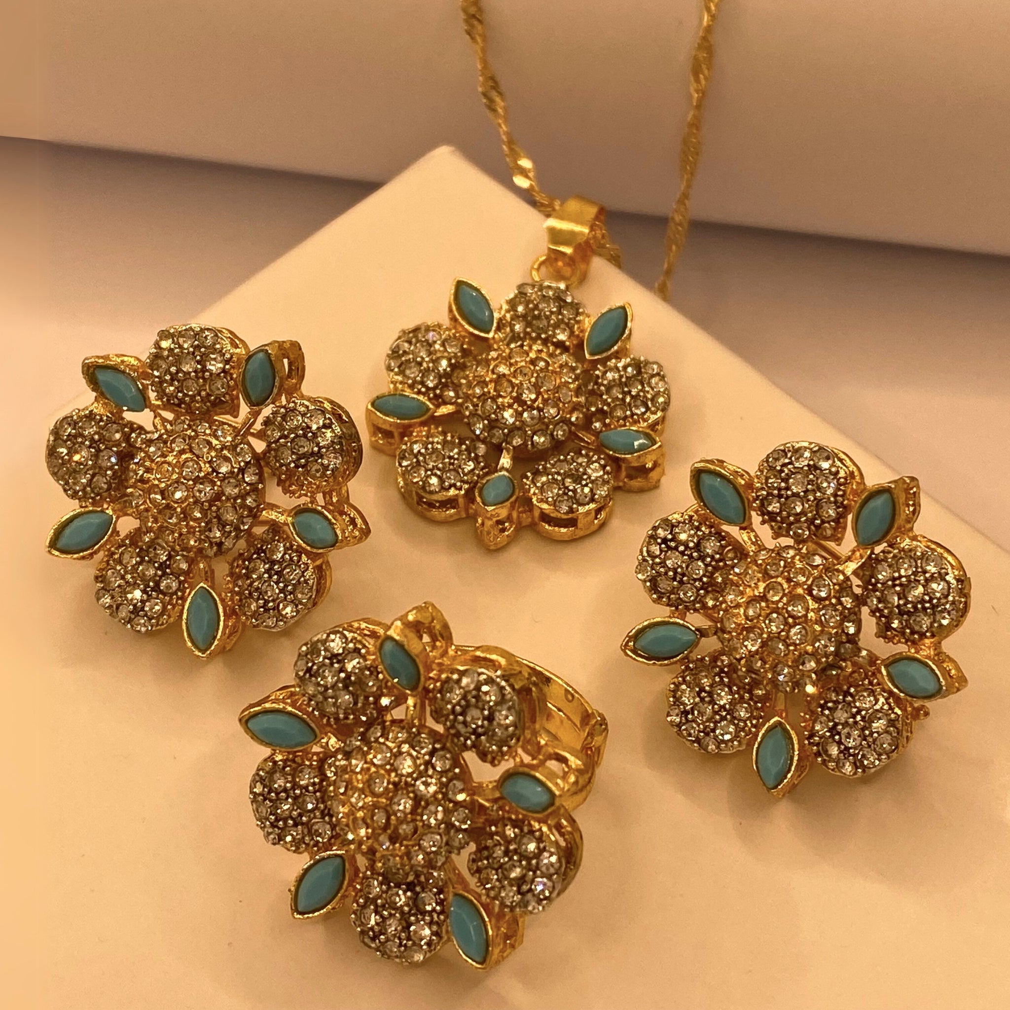 Luxury Gold Plated Flora Zircon with Feroza Petal Necklace Set For Women/Girls