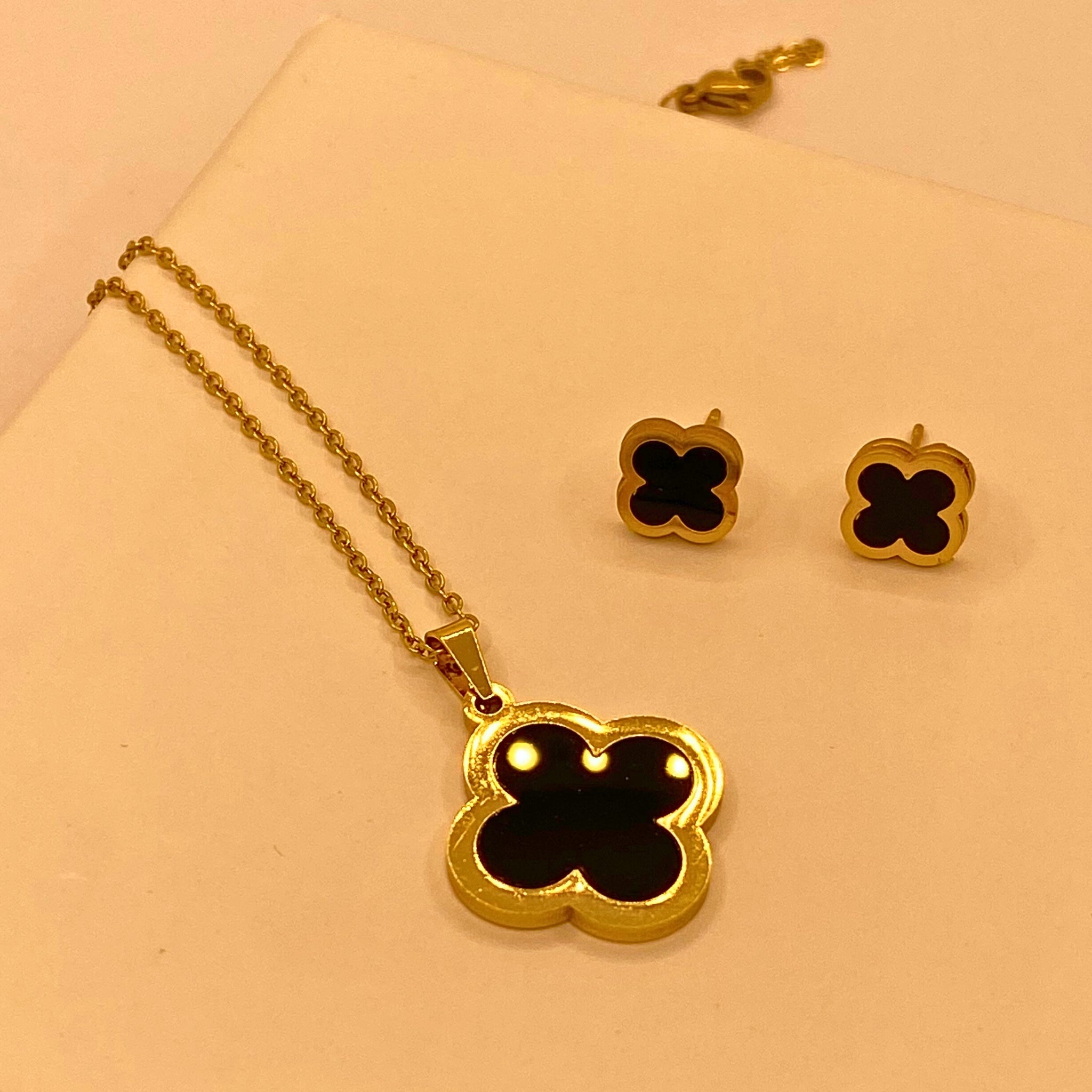 Simple Luxury Gold Stainless Steel Flora Design Pedant Set For Women/Girls