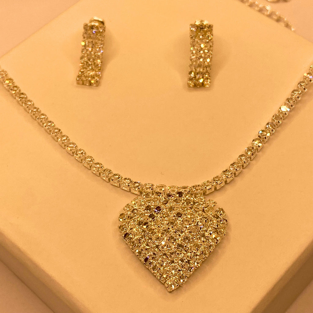 Elegant Luxury  Heart Shape Diamond Necklace Set For Women/Girls