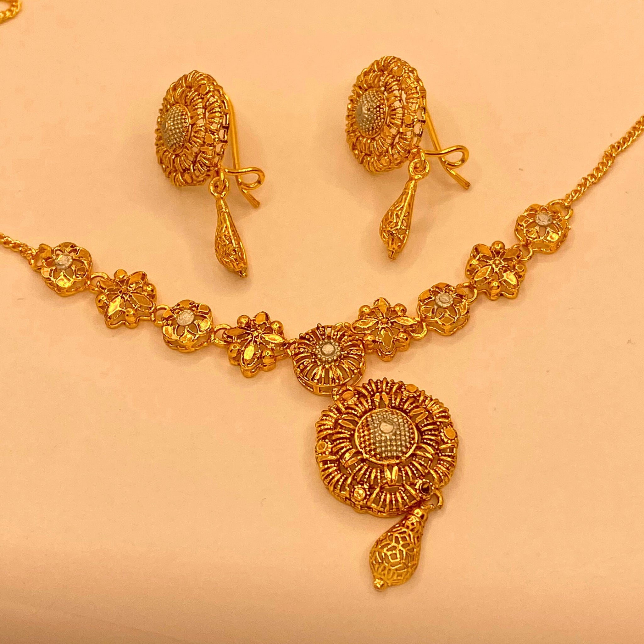 Luxury Gold-Plated Fancy Flora Design Necklace Set for Women & Girls