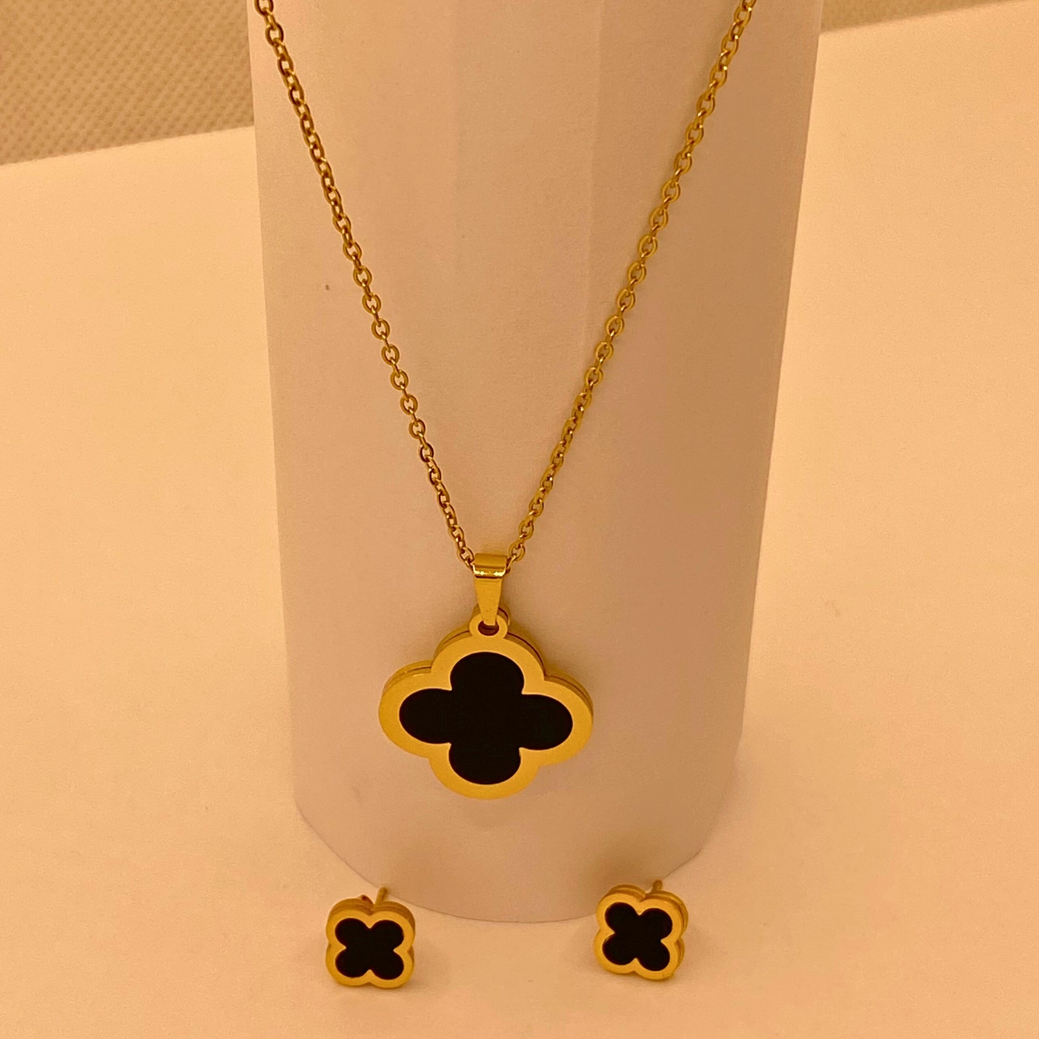 Simple Luxury Gold Stainless Steel Flora Design Pedant Set For Women/Girls