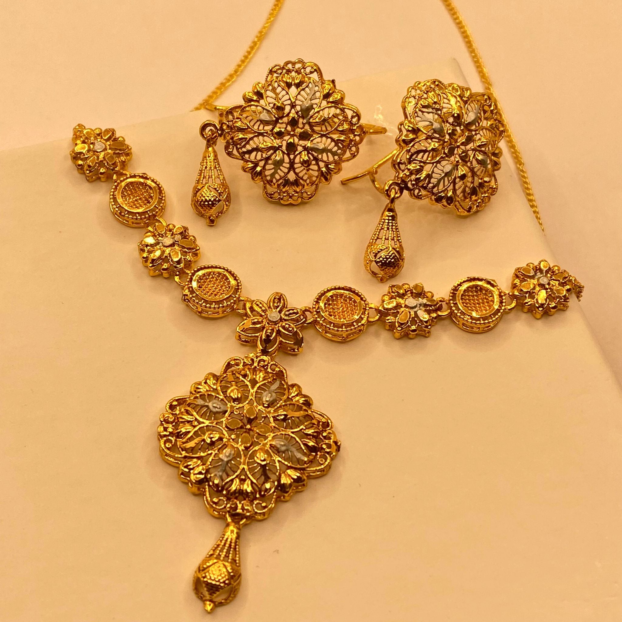 Luxury Gold-Plated Fancy Design Necklace Set for Women & Girls