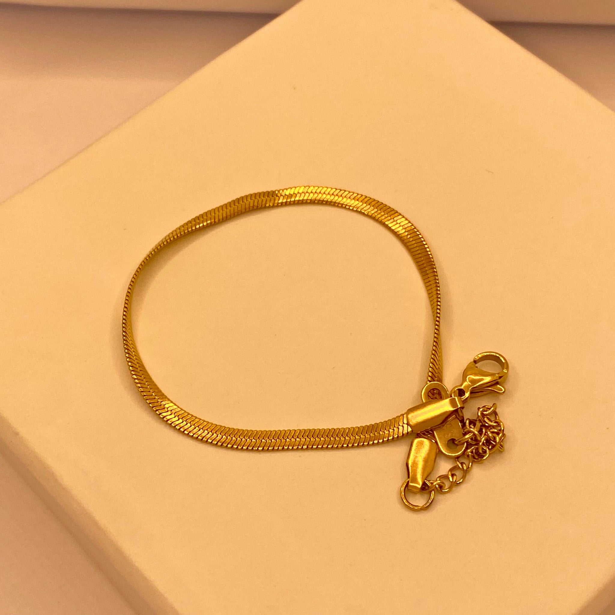 Simple Elegant Gold Plated Bracelet For Women/Girls