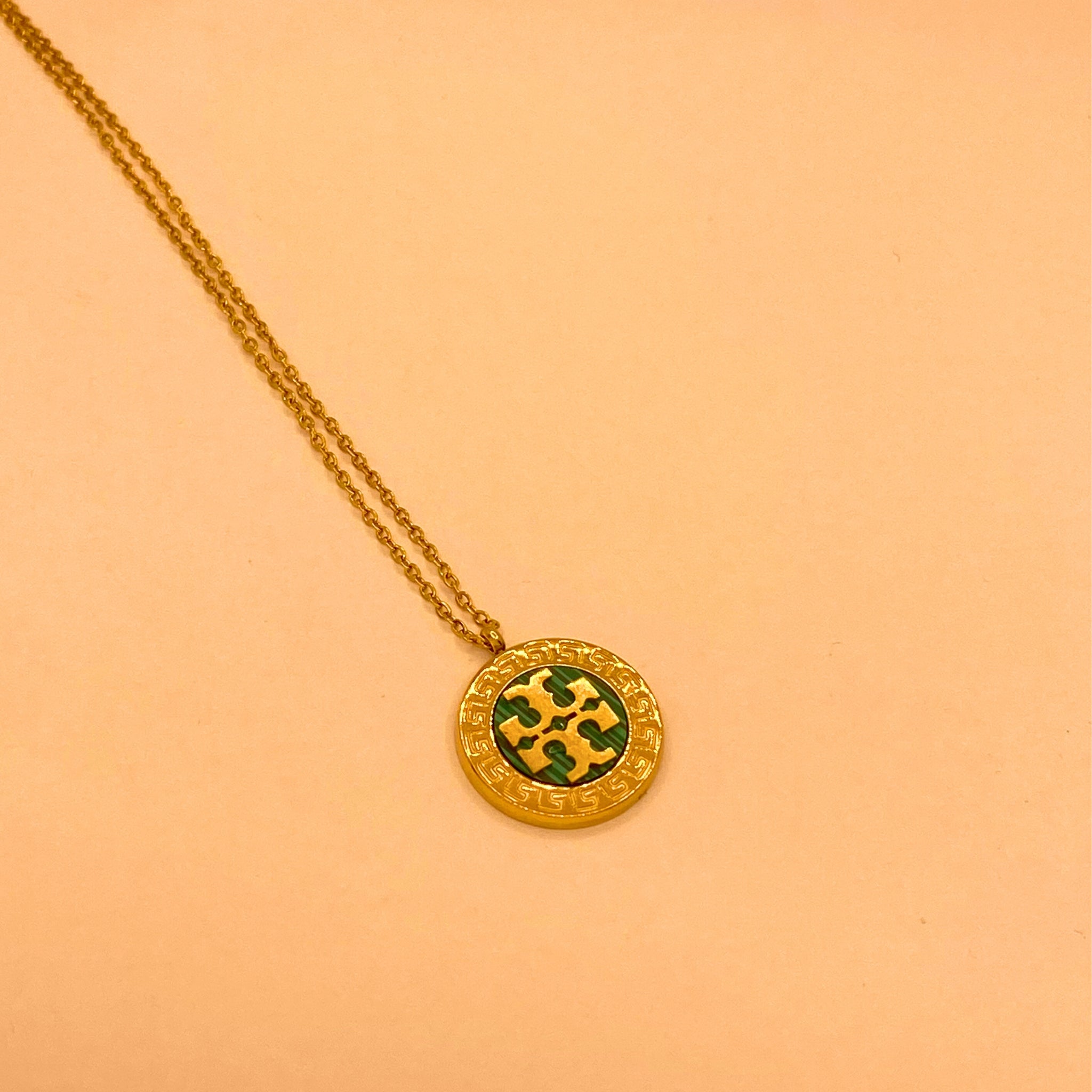 Elegant Unique Design Stainless Steel Gold Plated Pendant for Girls/Women