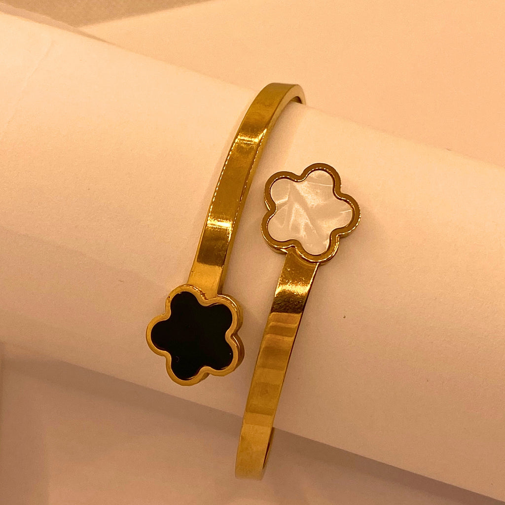 Unique Gold stainless steel Flora Design Hand Cuff For Women/Girls