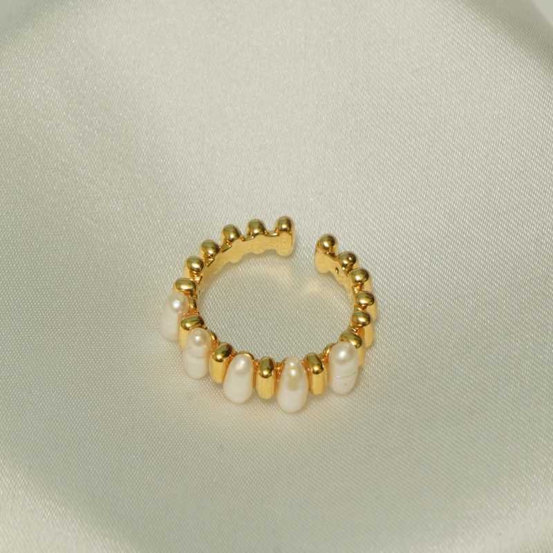 GOLD OPERA PERAL RING.