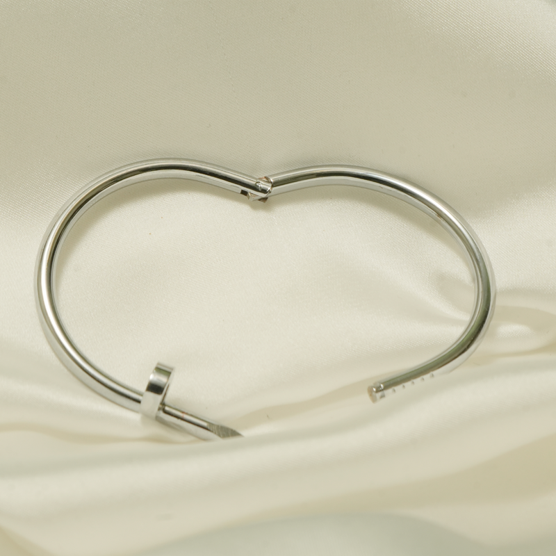 SILVER LUXE NAIL HAND CUFF